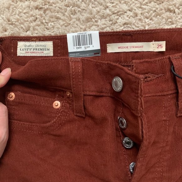 Levi’s Wedgie Straight Corduroys Size 25x28 - Picture 6 of 6
